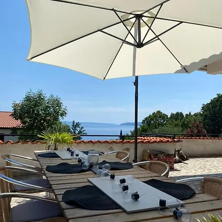 Libertas Terrace, Seaview, Parking