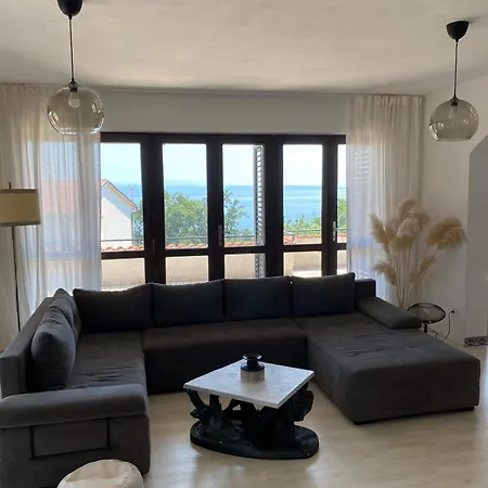 Libertas Terrace, Seaview, Parking